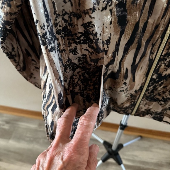 Zenergy by Chico’s Animal Stripe Jacket Zip Shiny Black/Brown Sz 12 (Chico’s 2) - Picture 3 of 14